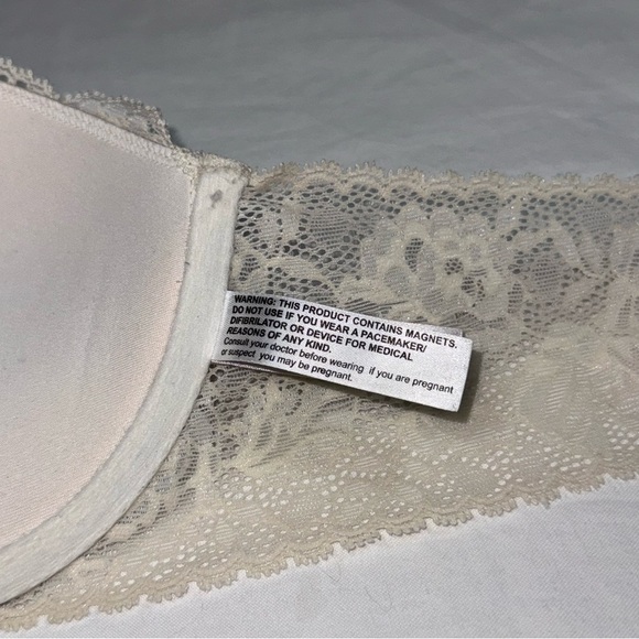 Victoria's Secret Vintage White Lace Strapless Bra - Picture 6 of 7
